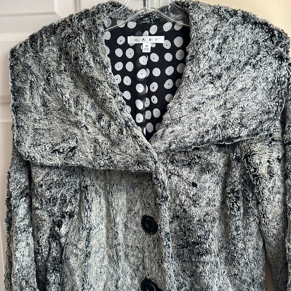 CABI CHINCHILLY Gray & Black Faux Fur Cropped Jacket - Picture 5 of 9